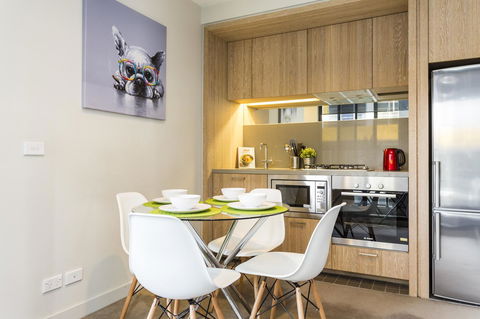 Complete Host 50 Claremont St Apartments - Accommodation Main Beach 14