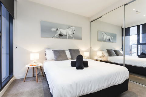 Complete Host 50 Claremont St Apartments - Accommodation Main Beach 1