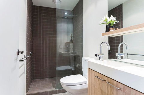 Complete Host 50 Claremont St Apartments - Accommodation Main Beach 24