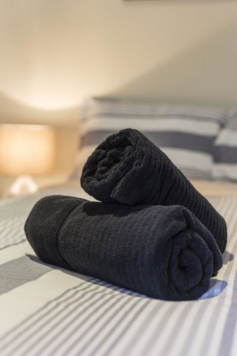 Complete Host 50 Claremont St Apartments - Accommodation Main Beach 8