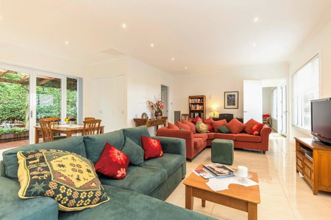 Waybourne- Vineyard And Winery - Accommodation Main Beach 20