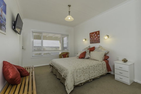 Waybourne- Vineyard And Winery - Accommodation Main Beach 24