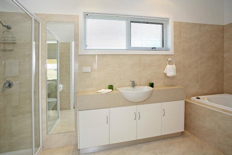Waybourne- Vineyard And Winery - Accommodation Main Beach 30