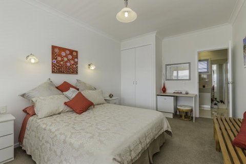 Waybourne- Vineyard And Winery - Accommodation Main Beach 23
