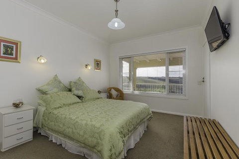 Waybourne- Vineyard And Winery - Accommodation Main Beach 28