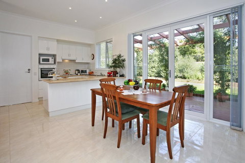 Waybourne- Vineyard And Winery - Accommodation Main Beach 19