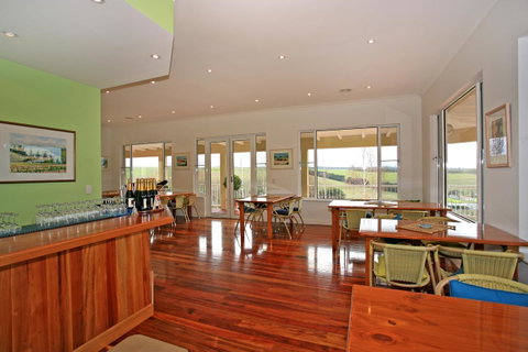Waybourne- Vineyard And Winery - Accommodation Main Beach 12