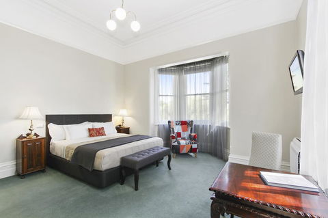 The Riversleigh - Accommodation Main Beach 13
