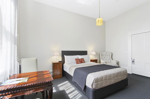 The Riversleigh - Accommodation Main Beach 22