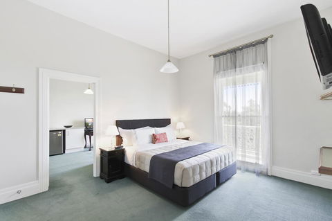 The Riversleigh - Accommodation Main Beach 24