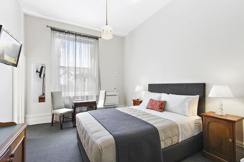 The Riversleigh - Accommodation Main Beach 25