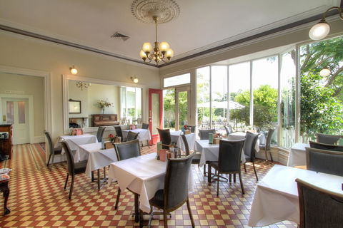 The Riversleigh - Accommodation Main Beach 5