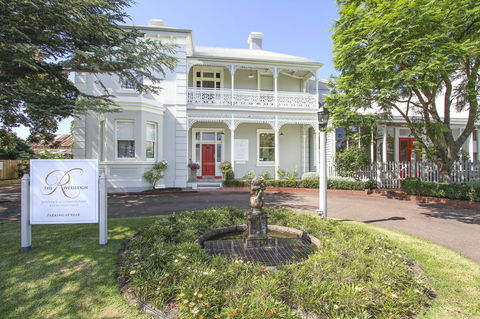 The Riversleigh - Accommodation Main Beach 9