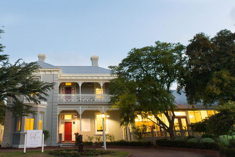 The Riversleigh - Accommodation Main Beach 23