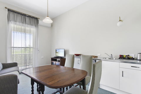 The Riversleigh - Accommodation Main Beach 26