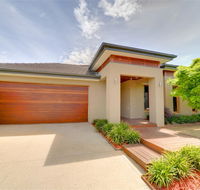 Newington Lakehouse - Accommodation Main Beach