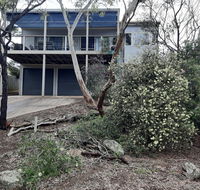 Elevated Holiday House Overlooks Tranquil Wetlands - Accommodation Main Beach