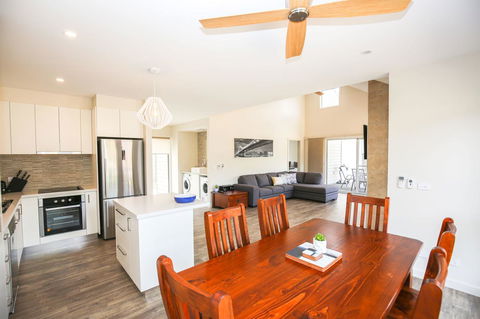 Amber Mist Villa Two - Accommodation Main Beach 15