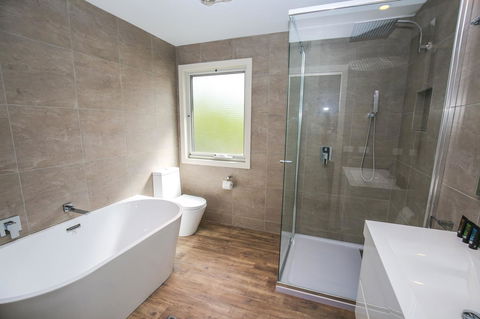 Amber Mist Villa Two - Accommodation Main Beach 3