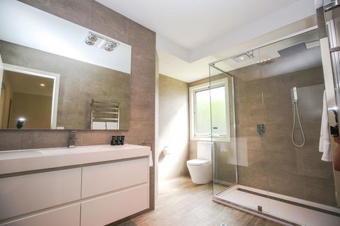 Amber Mist Villa Two - Accommodation Main Beach 10