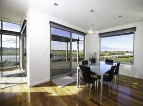 19 Glen Eagles Close - Accommodation Main Beach 1
