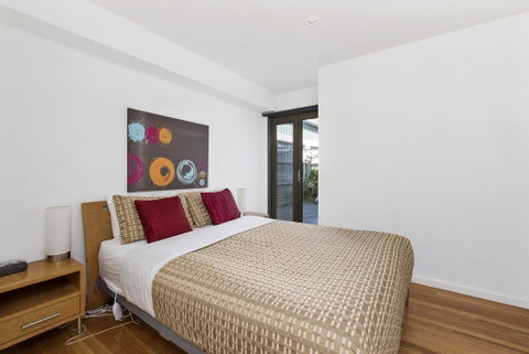 Beach And Reef - Accommodation Main Beach 5