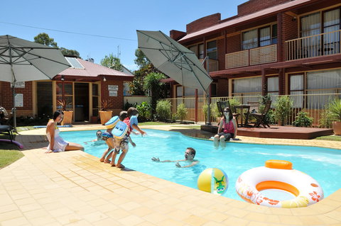 National Hotel Complex Bendigo - Accommodation Main Beach 12