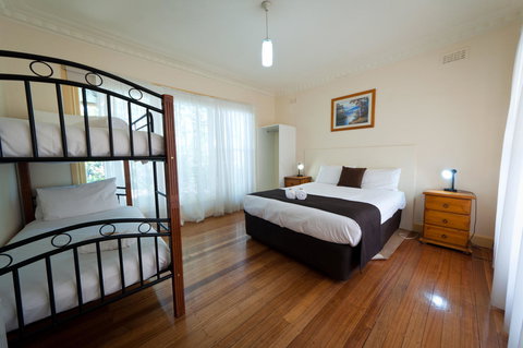 National Hotel Complex Bendigo - Accommodation Main Beach 39