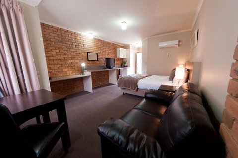 National Hotel Complex Bendigo - Accommodation Main Beach 0
