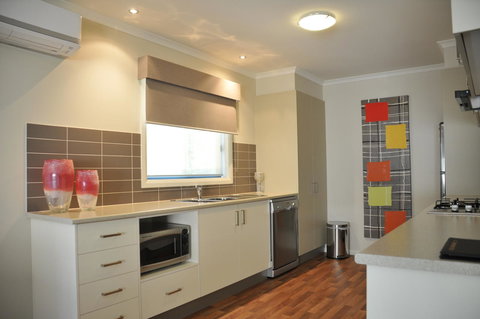 National Hotel Complex Bendigo - Accommodation Main Beach 24