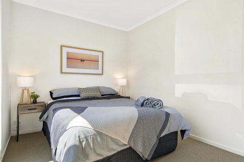 Bask At The Glade - Rejuvenate Stays - Accommodation Main Beach 8