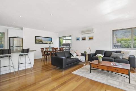 Bask At The Glade - Rejuvenate Stays - Accommodation Main Beach 1