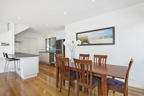 Bask At The Glade - Rejuvenate Stays - Accommodation Main Beach 10