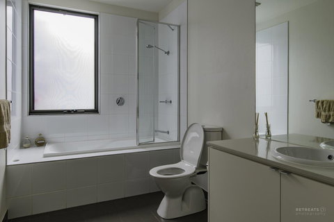 1 Pebble Place - Accommodation Main Beach 13