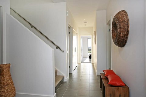 1 Pebble Place - Accommodation Main Beach 6