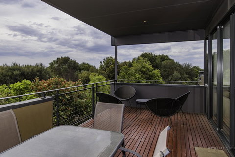 1 Pebble Place - Accommodation Main Beach 8