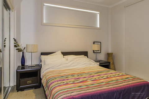 1 Pebble Place - Accommodation Main Beach 9