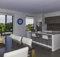 1 Pebble Place - Accommodation Main Beach