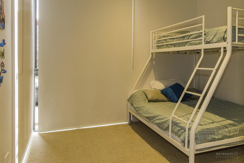 1 Pebble Place - Accommodation Main Beach 12