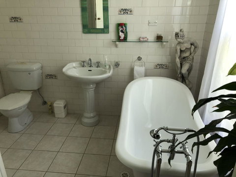 Lorelei Bed & Breakfast - Accommodation Main Beach 11