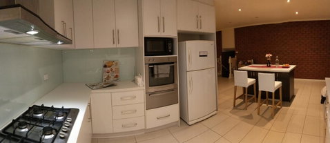 The Gallery Hours - Accommodation Main Beach 12