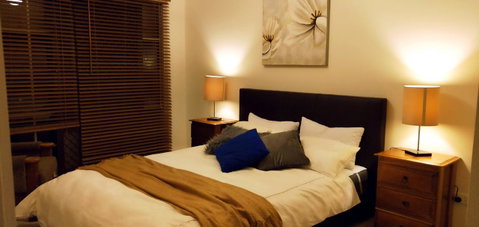 The Gallery Hours - Accommodation Main Beach 3