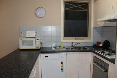 Australian Home Away @ Box Hill 2 Bedroom - Accommodation Main Beach 8