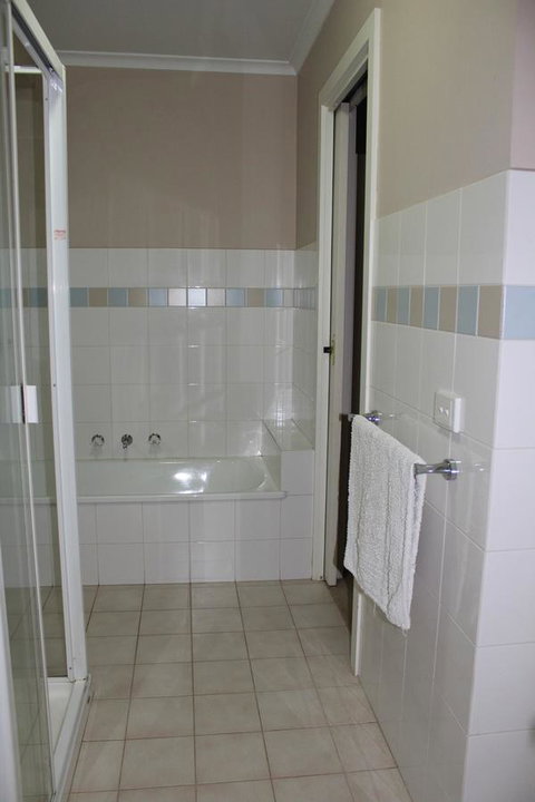 Australian Home Away @ Box Hill 2 Bedroom - Accommodation Main Beach 11