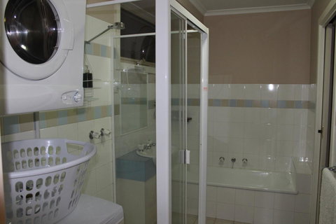 Australian Home Away @ Box Hill 2 Bedroom - Accommodation Main Beach 10
