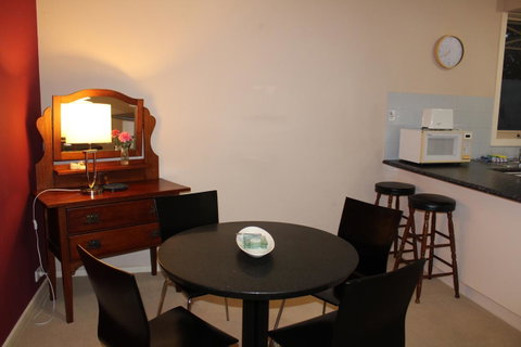 Australian Home Away @ Box Hill 2 Bedroom - Accommodation Main Beach 9