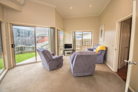 The Pitch - Accommodation Main Beach 32