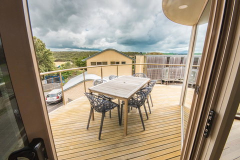 The Pitch - Accommodation Main Beach 13