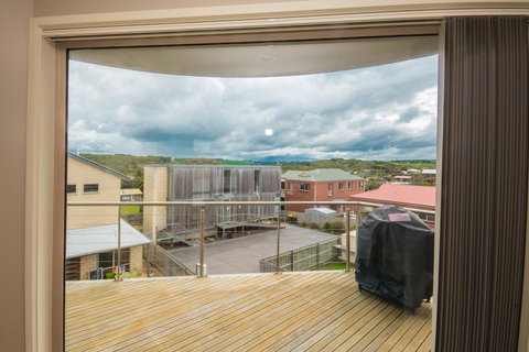 The Pitch - Accommodation Main Beach 11