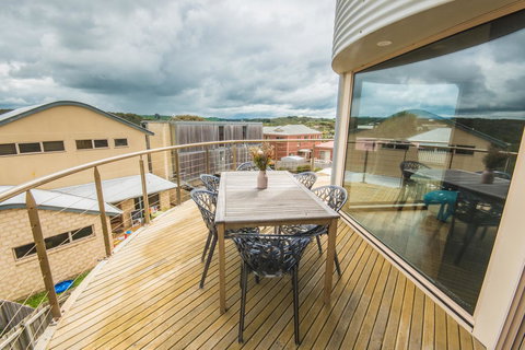 The Pitch - Accommodation Main Beach 10